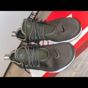 OLIVE GREEN NIKE PRESTOS